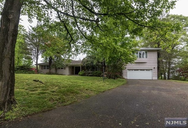 104 Horizon Ter, Hillsdale, NJ 07642-1016