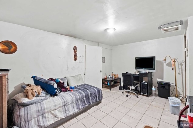 21 Lincoln Ave, Elmwood Park NJ  07407-1615 exterior