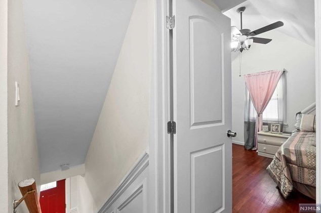 21 Lincoln Ave, Elmwood Park NJ  07407-1615 exterior