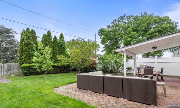 21 Lincoln Ave, Elmwood Park NJ  07407-1615 exterior