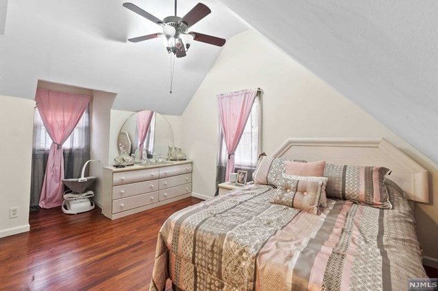 21 Lincoln Ave, Elmwood Park NJ  07407-1615 exterior