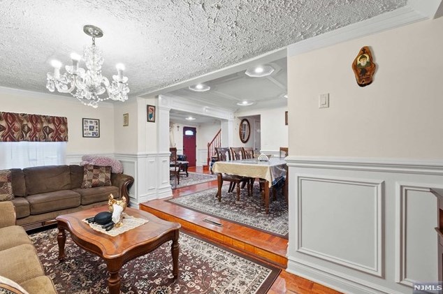 21 Lincoln Ave, Elmwood Park NJ  07407-1615 exterior