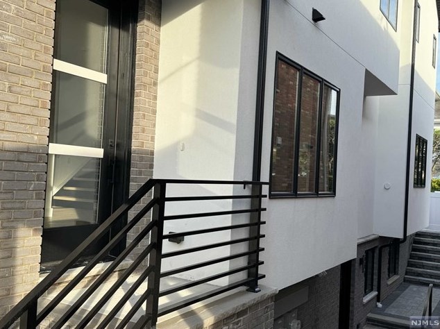 207 4th St #b, Palisades Park, NJ 07650