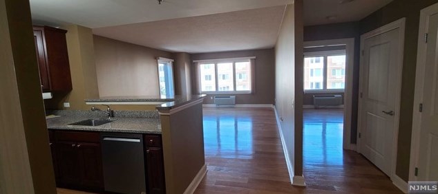 5202 City Pl, Edgewater NJ  07020-3168 exterior
