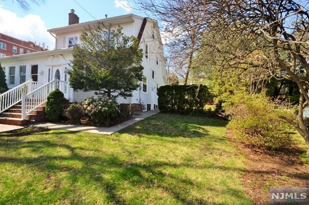 3 Hillside Ave, Nutley, NJ 07110