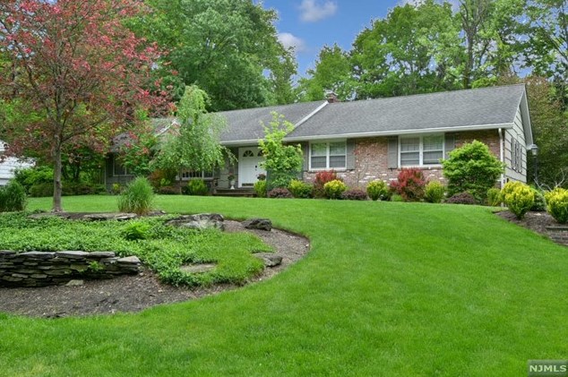 23 Beresford Rd, Allendale, NJ 07401