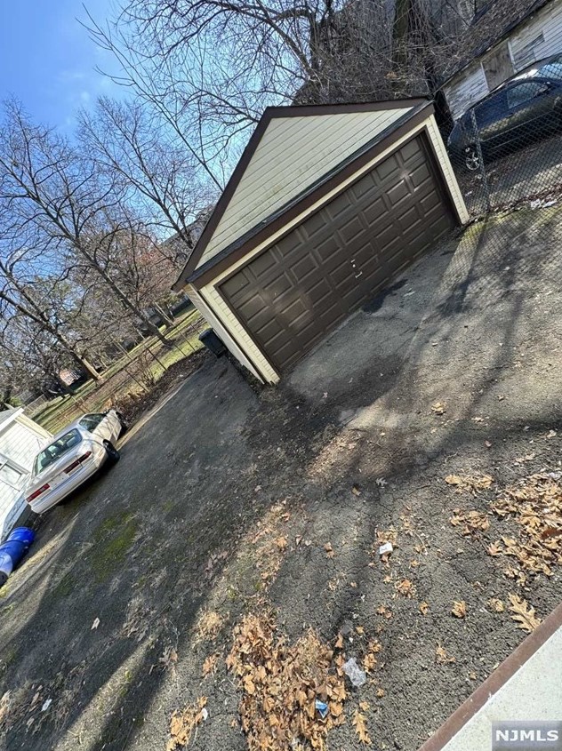66 Poe Ave, Newark NJ  07106-1508 exterior