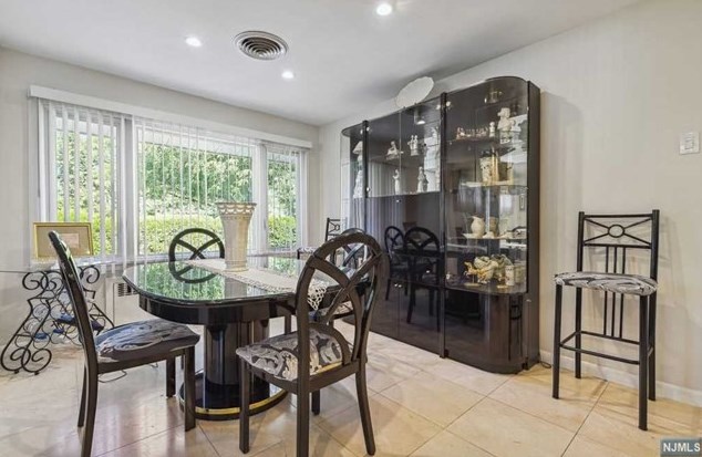 205 Roosevelt Ave, Hasbrouck Heights NJ 07604-1611 exterior