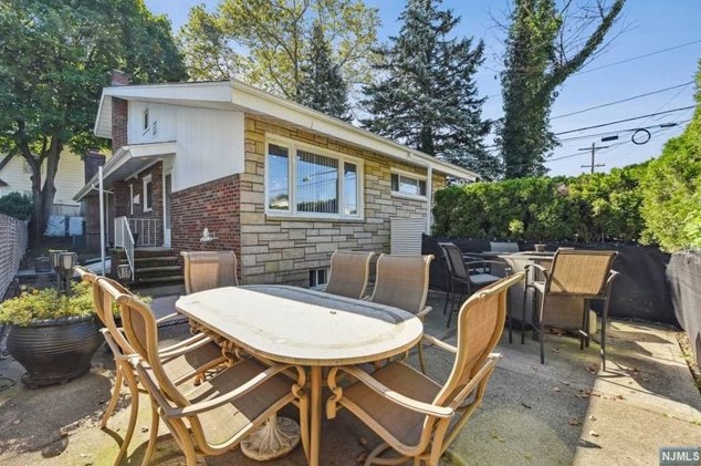 205 Roosevelt Ave, Hasbrouck Heights NJ 07604-1611 exterior