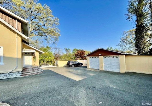 66 Prospect Ave, Westwood NJ  07675-2936 exterior