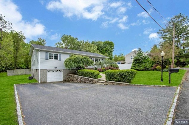 7 Grant Ave, Westwood, NJ 07675