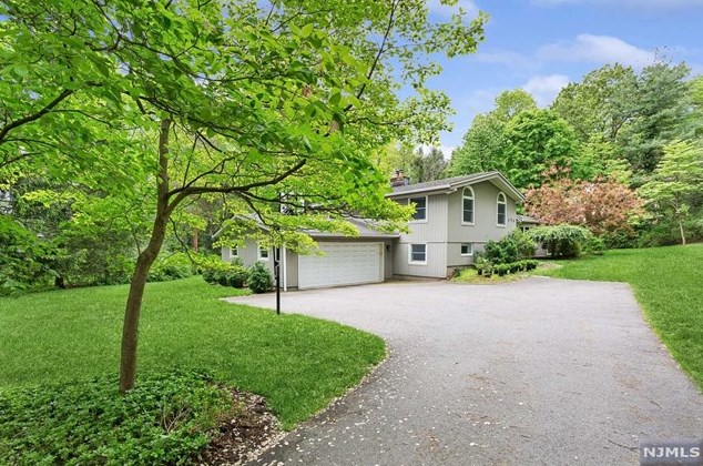 174 Columbus Rd, Demarest, NJ 07627