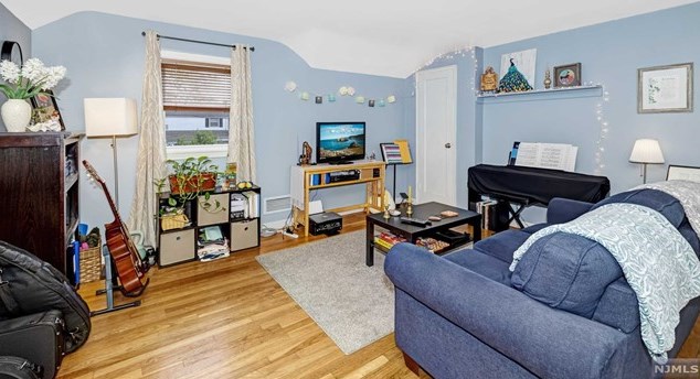 16 Birchwood Dr, Paterson, NJ 07506
