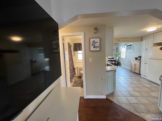 110 Lincoln Ave, Elmwood Park NJ  07407-1619 exterior
