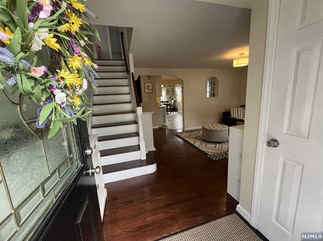 110 Lincoln Ave, Elmwood Park, NJ 07407-1619