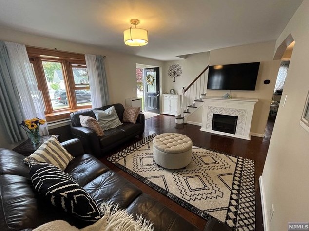 110 Lincoln Ave, Elmwood Park NJ  07407-1619 exterior