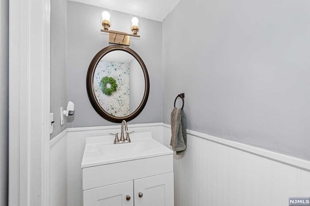 63 Ralph St, Wayne NJ 07470-2217 exterior