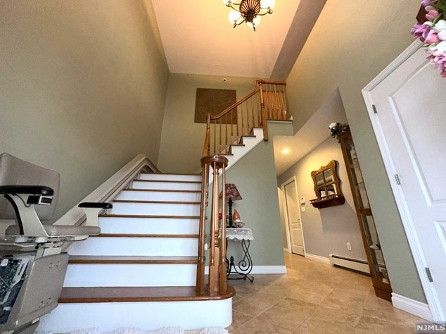 16 Crescent Rd, Wallington, NJ 07057