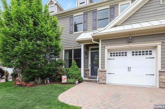 2104 Freeman Way, Allendale, NJ 07401