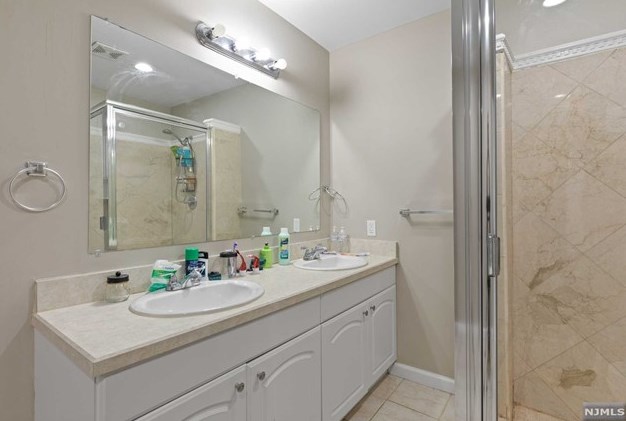 240 Skyline Lake Dr, Skyline Lakes NJ  07456-1959 exterior