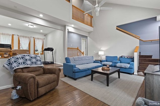 240 Skyline Lake Dr, Skyline Lakes NJ  07456-1959 exterior