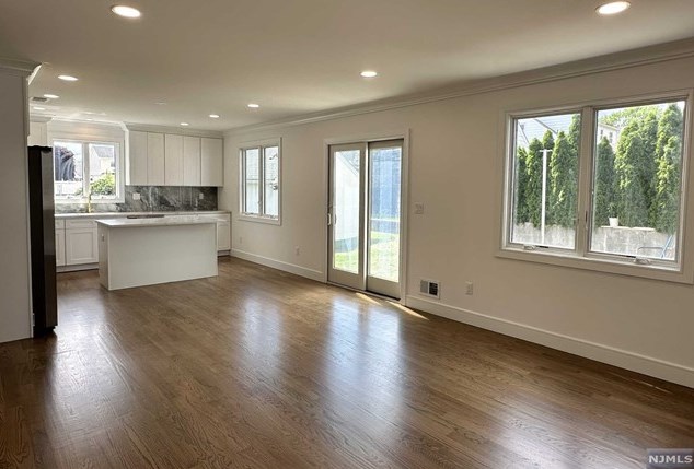 135 Mt Pleasant Ave #1, Wallington, NJ 07057