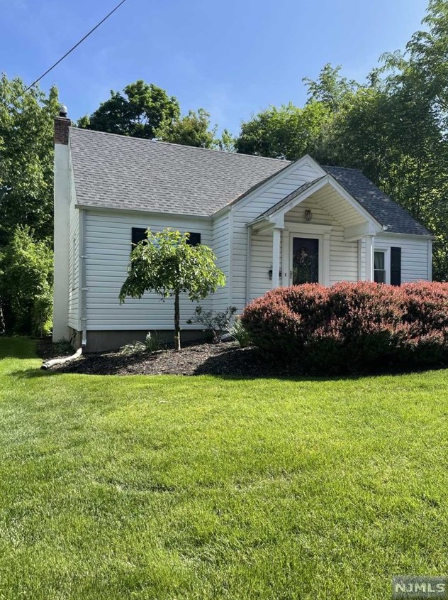 208 Woodland Ave, River Edge, NJ 07661