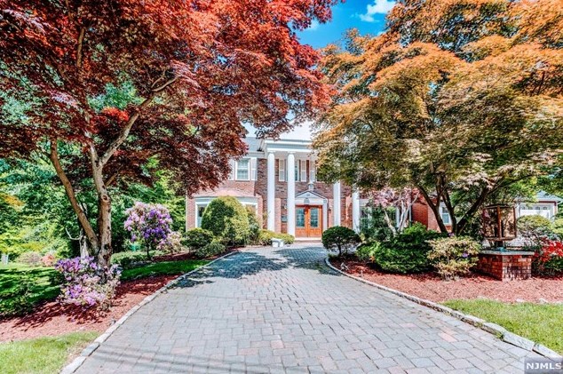 48 Karens Ln, Englewood, NJ 07632-1905