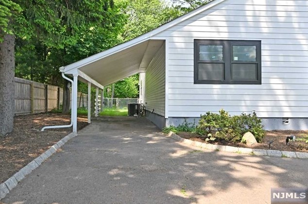 68 Saddlewood Dr, Hillsdale, NJ 07642-1336