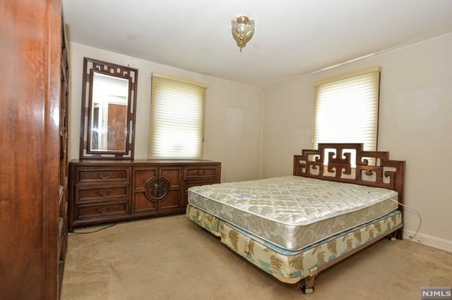 178 Queen St, Bergenfield NJ 07621-1524 exterior