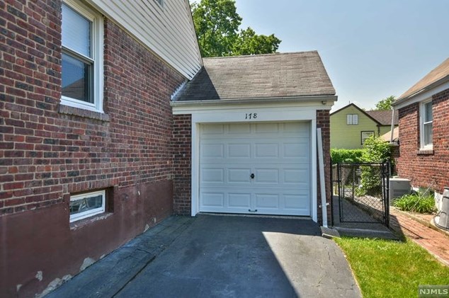 178 Queen St, Bergenfield NJ 07621-1524 exterior