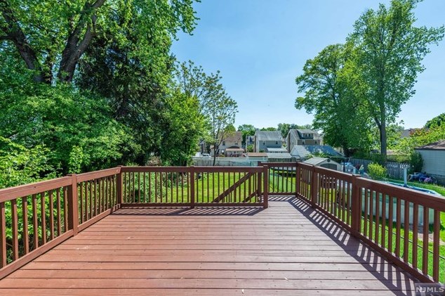 39 Division Ave, Belleville NJ 07109-2143 exterior