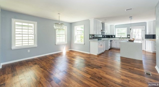 39 Division Ave, Belleville NJ 07109-2143 exterior