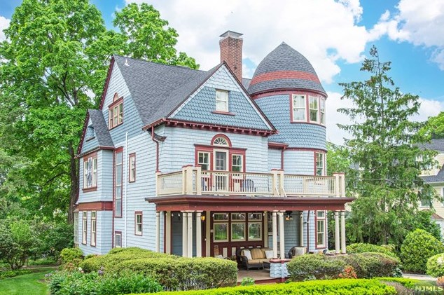 34 Crane St, West Caldwell, NJ 07006