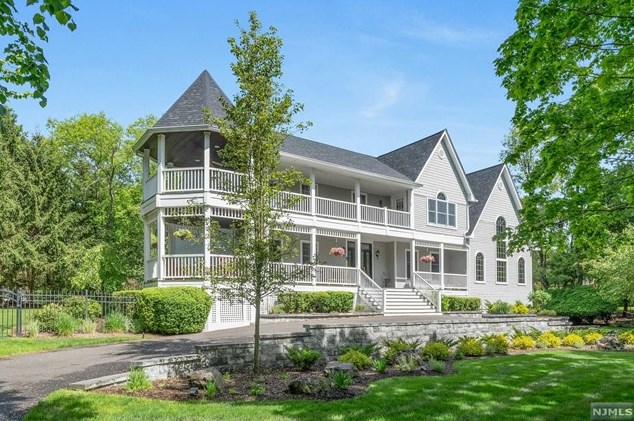 207 Franklin Farms Ct, Franklin Lakes, NJ 07417