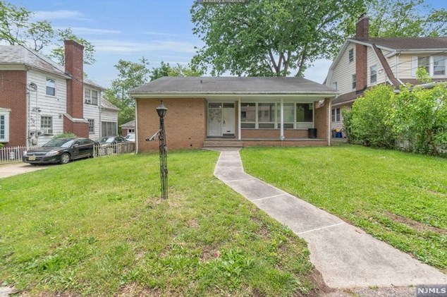 88 Chancellor Ave, Newark, NJ 07112-2248