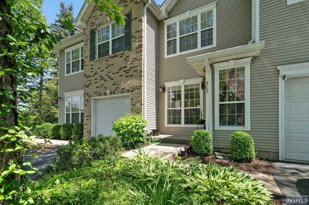 502 Green Mountain Rd, Mahwah, NJ 07430