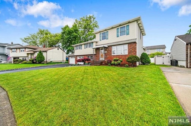 417 Van Luyn Ter, Saddle Brook, NJ 07663-6114