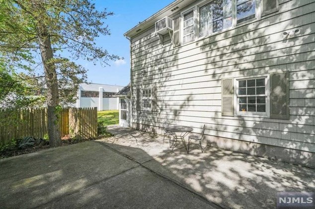 65 Harrison St, West Paterson NJ 07424-1655 exterior