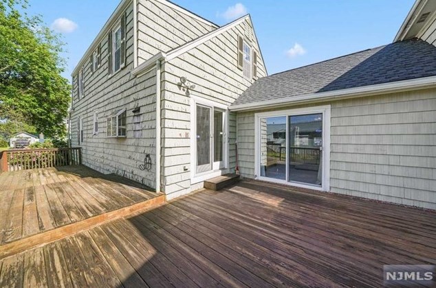 65 Harrison St, West Paterson NJ 07424-1655 exterior