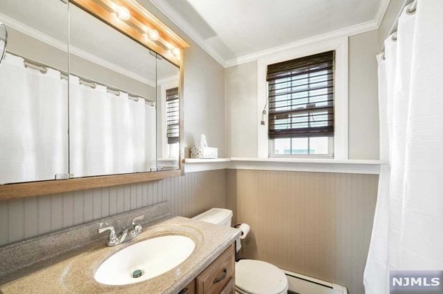 65 Harrison St, West Paterson NJ 07424-1655 exterior