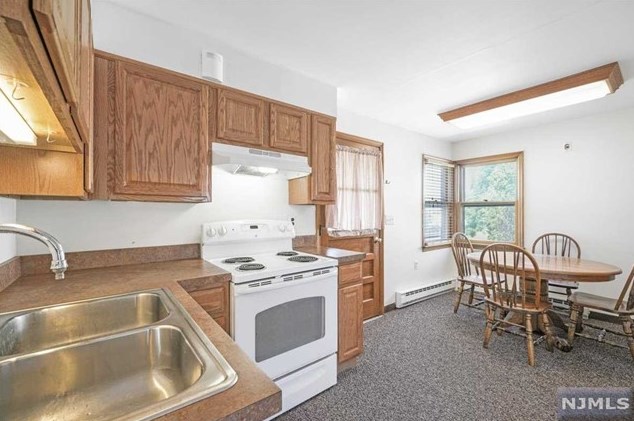 65 Harrison St, West Paterson NJ 07424-1655 exterior