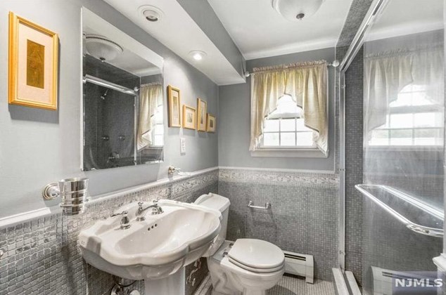 65 Harrison St, West Paterson NJ 07424-1655 exterior