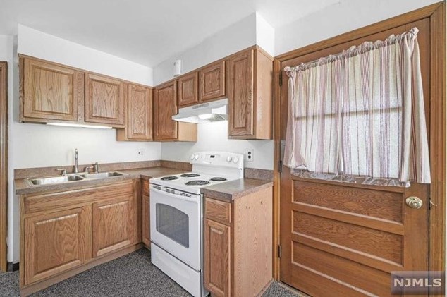 65 Harrison St, West Paterson NJ 07424-1655 exterior