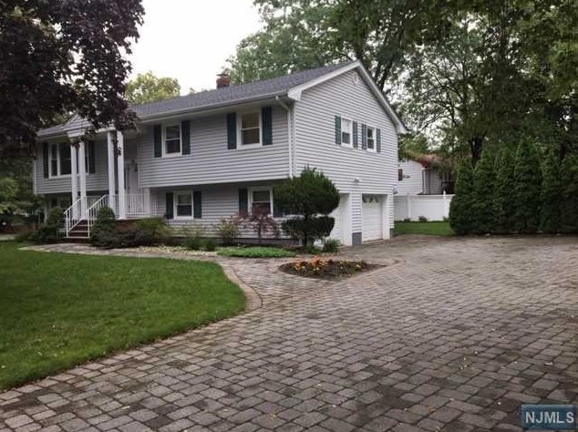 178 Windsor Rd, Paramus, NJ 07652