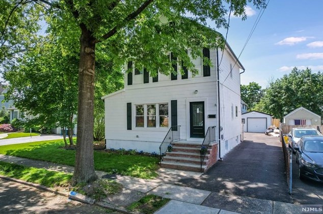 128 Grand St, N Milford NJ 07646-2626 exterior