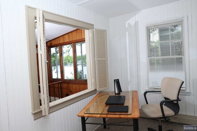 377 Lakeview Ave, Skyline Lakes NJ 07456-2100 exterior