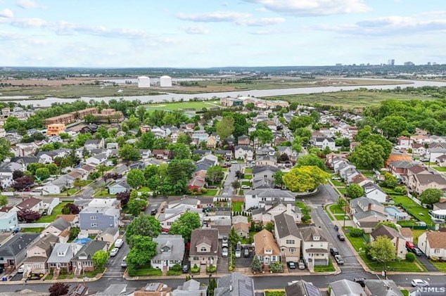 1030 Stonewall Ln, Secaucus, NJ 07094-4131