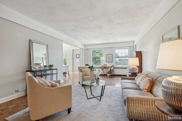 10 Crestmont Rd, Montclair, NJ 07042-1930