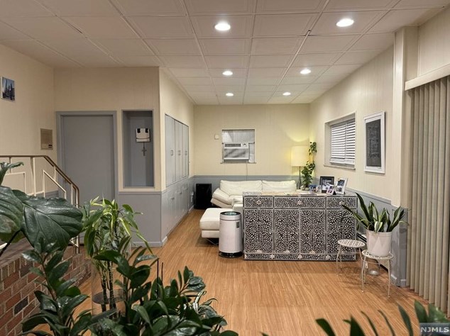 681 Broad Ave, Ridgefield NJ  07657-1605 exterior